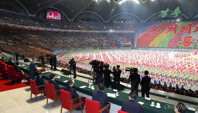 Chùm ảnh lịch sử: Khi Tổng thống Hàn Quốc phát biểu trước hàng trăm nghìn người dân Triều Tiên - Ảnh 5.
