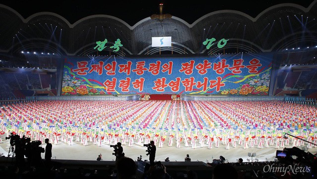 Chùm ảnh lịch sử: Khi Tổng thống Hàn Quốc phát biểu trước hàng trăm nghìn người dân Triều Tiên - Ảnh 9.