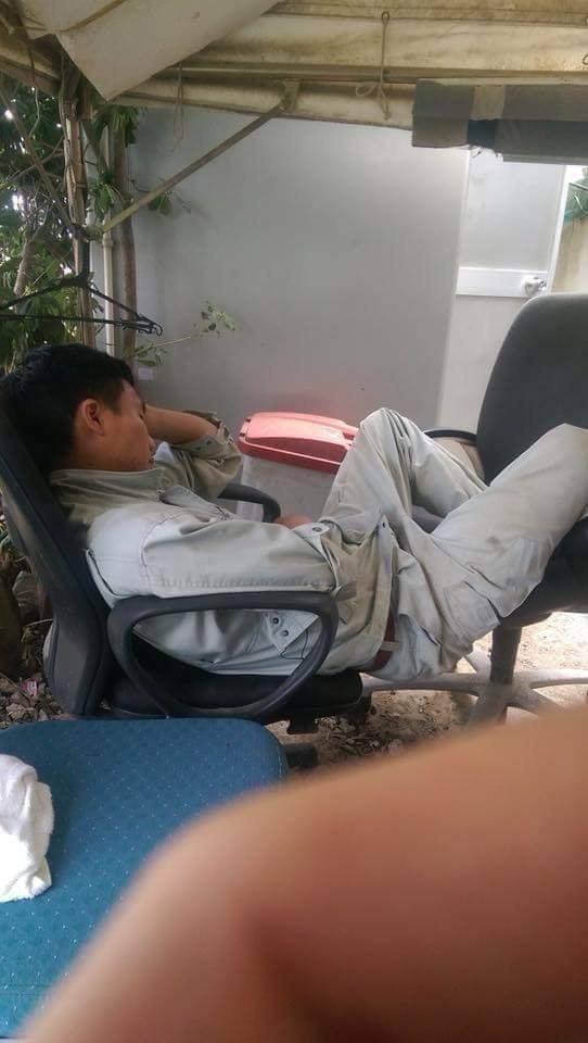 Chùm ảnh: Cư dân mạng Việt tại Nhật chia sẻ những giấc ngủ vội vàng giữa ca làm việc - Ảnh 12.