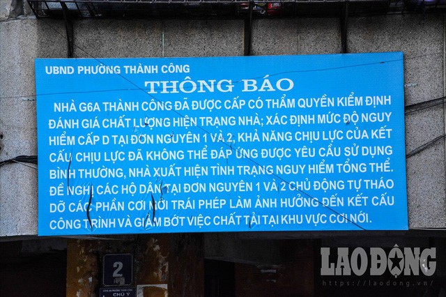 Bên trong khu nhà “nguy hiểm nhất” Hà Nội - Ảnh 2. Bên trong khu nhà “nguy hiểm nhất” Hà Nội - Ảnh 2.