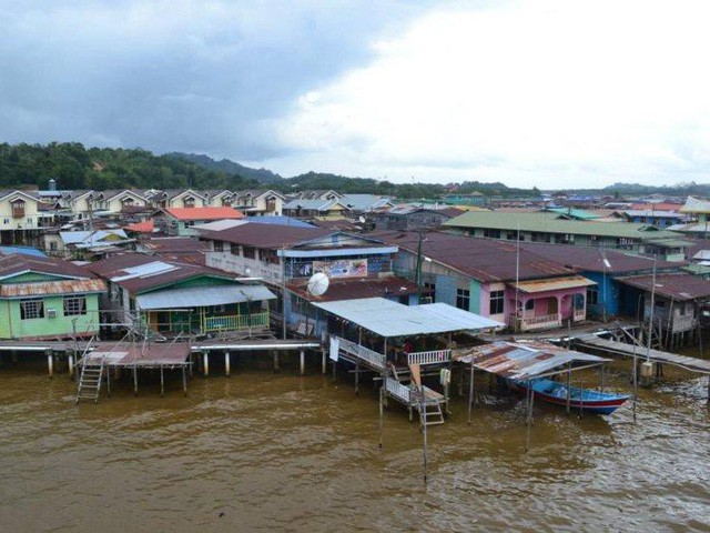  Có gì bên trong thủ đô giàu có của Brunei, nơi gần một nửa dân số sống trong một ngôi làng nổi?  - Ảnh 8.