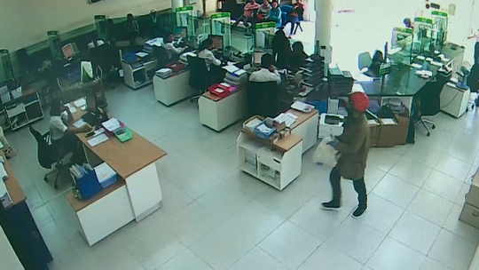 NÓNG: Đã bắt được 2 nghi phạm cướp ngân hàng ở Khánh Hòa - Ảnh 3.