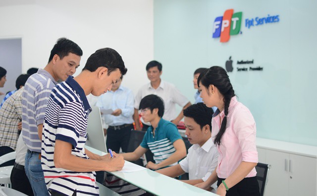 TTBH Apple tại VN xác nhận sẽ thay pin iPhone với giá 29 USD: Chấp nhận iPhone xách tay nhưng nói không với iPhone Lock - Ảnh 1. TTBH Apple tại VN xác nhận sẽ thay pin iPhone với giá 29 USD: Chấp nhận iPhone xách tay nhưng nói không với iPhone Lock - Ảnh 1.