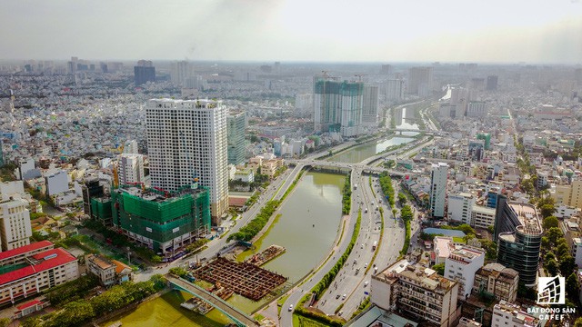  Toàn cảnh con đường đắt đỏ bậc nhất trung tâm Sài Gòn nhìn từ trên cao - Ảnh 2.