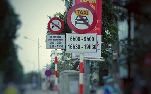 Hà Nội: Cấm 11 tuyến đường chính, nhiều tài xế Uber, Grab bỏ nghề!? - Ảnh 1. Hà Nội: Cấm 11 tuyến đường chính, nhiều tài xế Uber, Grab bỏ nghề!? - Ảnh 1.