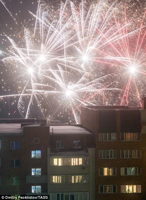 Châu Âu bắn pháo hoa chào năm 2018 - Ảnh 11. Châu Âu bắn pháo hoa chào năm 2018 - Ảnh 11.