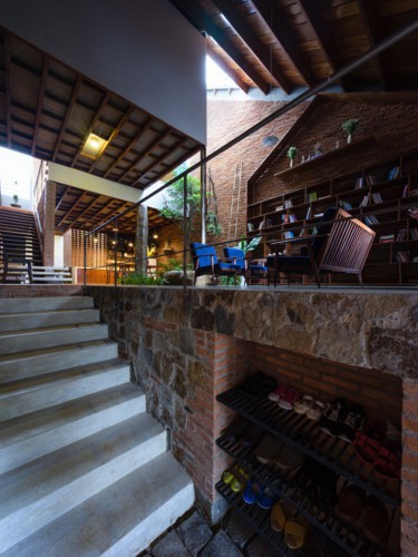 Ngôi nhà ở Lâm Đồng gây sốt với thiết kế đẹp như “hang động trên mặt đất”  - Ảnh 3.