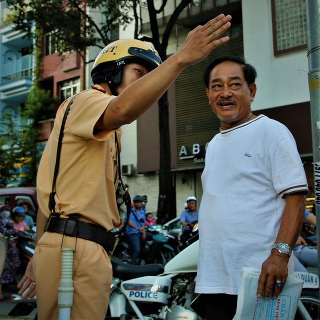  Nhiều người Sài Gòn không biết đi bộ sai luật có thể bị phạt tù đến 15 năm  - Ảnh 3.