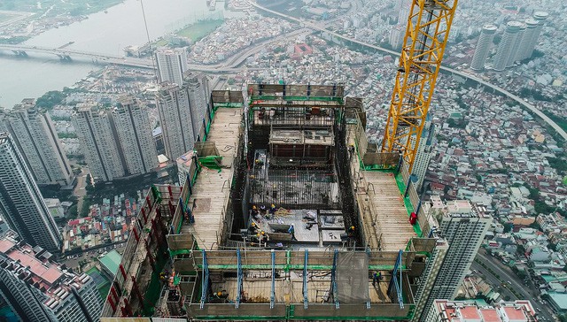 Cận cảnh tòa tháp cao nhất Việt Nam Landmark 81 chuẩn bị cất nóc - Ảnh 3. Cận cảnh tòa tháp cao nhất Việt Nam Landmark 81 chuẩn bị cất nóc - Ảnh 3.