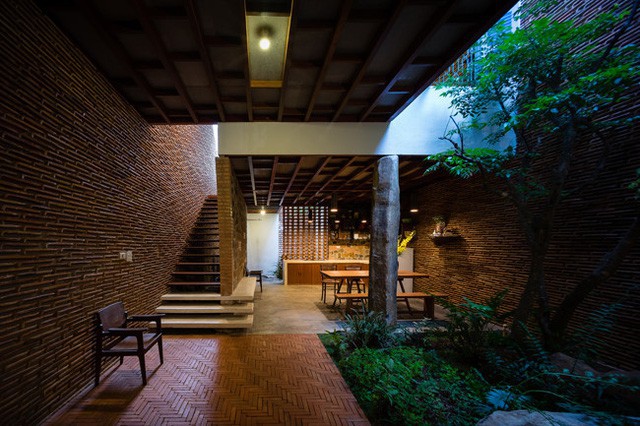 Ngôi nhà ở Lâm Đồng gây sốt với thiết kế đẹp như “hang động trên mặt đất”  - Ảnh 4.