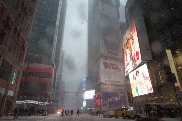 New York như hành tinh khác trong trận bão tuyết khiến nước Mỹ lạnh hơn sao Hỏa - Ảnh 4.