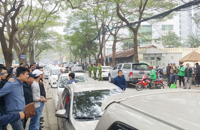 Hàng trăm xe ô tô tuần hành trên đường phố Hà Nội đòi Grab giảm tỷ lệ ăn chia  - Ảnh 4.