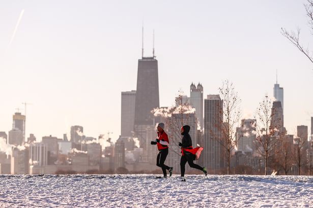 Câu chuyện 2 bán cầu: sông Chicago, Mỹ đóng băng dưới cái lạnh -50 độ C, Sydney nắng nóng kỷ lục 47 độ C, cao nhất 79 năm qua - Ảnh 6.