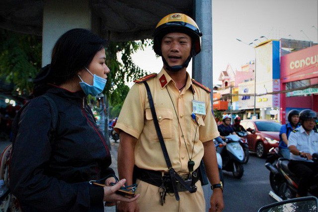  Nhiều người Sài Gòn không biết đi bộ sai luật có thể bị phạt tù đến 15 năm  - Ảnh 6.