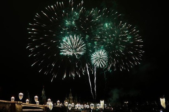 Châu Âu bắn pháo hoa chào năm 2018 - Ảnh 8. Châu Âu bắn pháo hoa chào năm 2018 - Ảnh 8.
