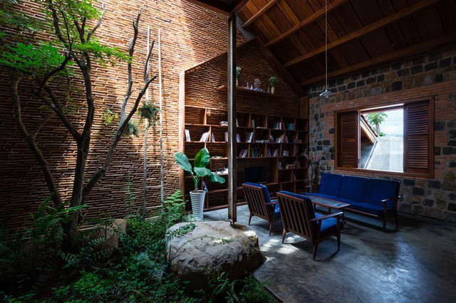 Ngôi nhà ở Lâm Đồng gây sốt với thiết kế đẹp như “hang động trên mặt đất”  - Ảnh 8.
