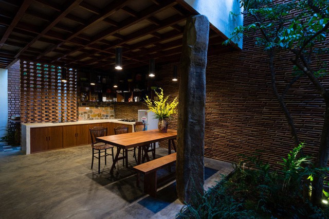 Ngôi nhà ở Lâm Đồng gây sốt với thiết kế đẹp như “hang động trên mặt đất”  - Ảnh 10.