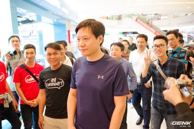 CEO Xiaomi Lei Jun: Chúng tôi bán sản phẩm cùng tính năng nhưng giá bằng một nửa đối thủ và kỳ vọng trở thành số 1 tại Việt Nam - Ảnh 1.