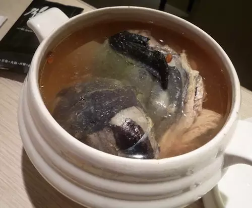 Dưa hấu xào chuối, da ếch... những món ăn kinh dị nhất ở canteen các trường ĐH Trung Quốc khiến sinh viên khiếp đảm - Ảnh 10.