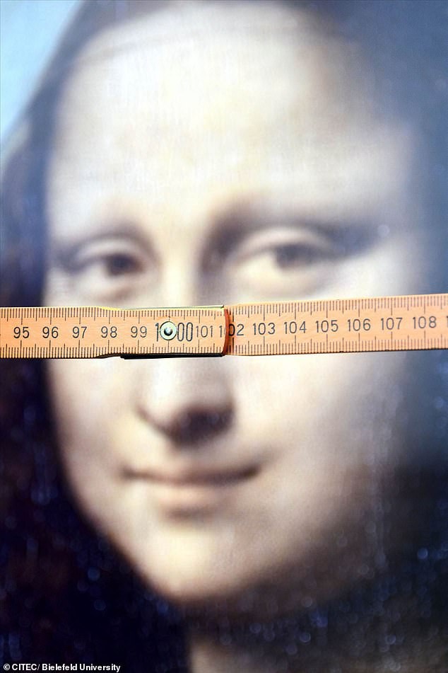 Giải mã bí ẩn Hiệu ứng Nàng Mona Lisa: cứ ngỡ là bức tranh đang nhìn người xem chằm chằm - Ảnh 2.