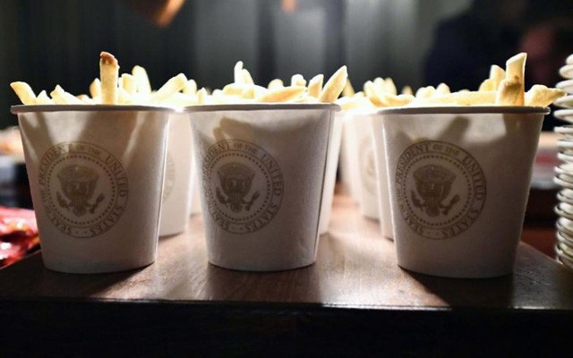 Cận cảnh bữa tiệc đồ ăn nhanh ở Nhà Trắng khi chính phủ Mỹ đóng cửa - Ảnh 5.