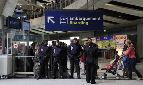 Bộ Ngoại giao thông tin chính thức vụ nữ du khách Việt bị mắc kẹt tại Pháp - Ảnh 3.