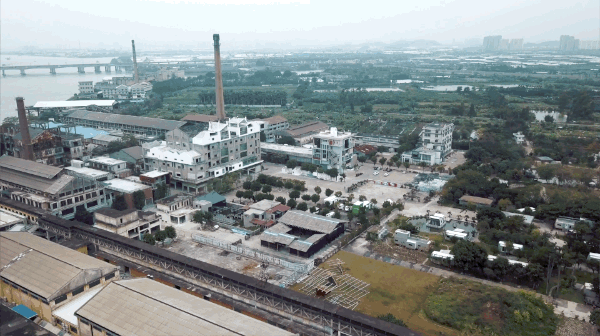 Ngôi nhà độc đáo và ngập tràn tình thân của 6 người bạn chung tiền cải tạo để cùng nhau sống đến già - Ảnh 1. Ngôi nhà độc đáo và ngập tràn tình thân của 6 người bạn chung tiền cải tạo để cùng nhau sống đến già - Ảnh 1.