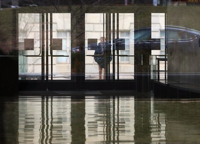  Chính phủ Mỹ đóng cửa: Các hoạt động “đóng băng”, rác vương vãi khắp đường  - Ảnh 4.