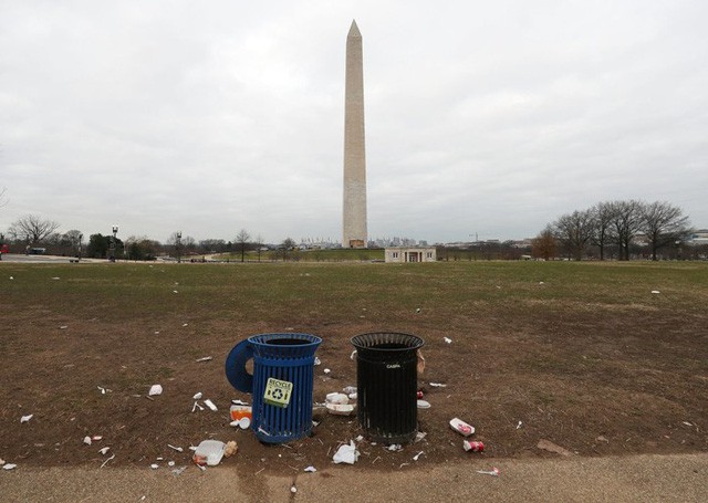  Chính phủ Mỹ đóng cửa: Các hoạt động “đóng băng”, rác vương vãi khắp đường  - Ảnh 8.