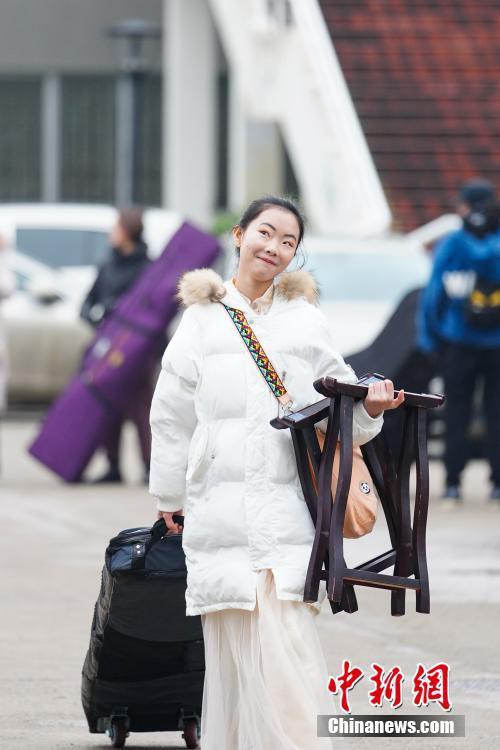Cả một trời trai xinh gái đẹp xúng xính váy áo cổ trang dự thi vào trường nghệ thuật lớn hàng đầu ở Trung Quốc - Ảnh 6.