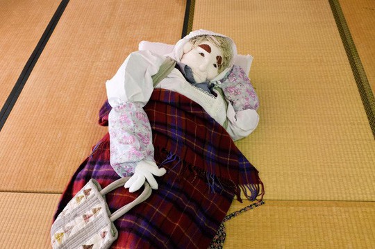 “Rùng mình” với ngôi làng làm búp bê thế chỗ người chết ở Nhật - Ảnh 9.
