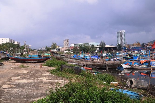 Ngổn ngang nghĩa địa tàu cá xả bản ở Đà Nẵng - Ảnh 7.