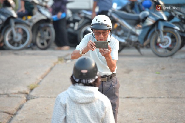 Người Hải Phòng lưu luyến kỉ niệm với những chuyến phà cuối cùng tại bến Bính - Ảnh 11.