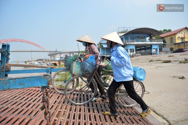 Người Hải Phòng lưu luyến kỉ niệm với những chuyến phà cuối cùng tại bến Bính - Ảnh 3.