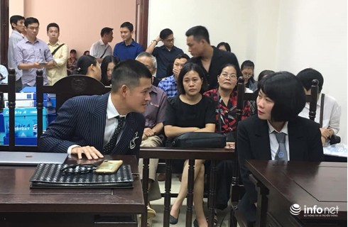 Đại diện Tuần Châu không đến, hoãn phiên tòa xử vụ tranh chấp với đạo diễn Việt Tú - Ảnh 2.