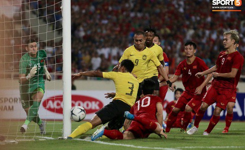 [Vòng loại World Cup 2022] Việt Nam 1-0 Malaysia (H2): Quang Hải lập siêu phẩm ngả người volley - Ảnh 19.