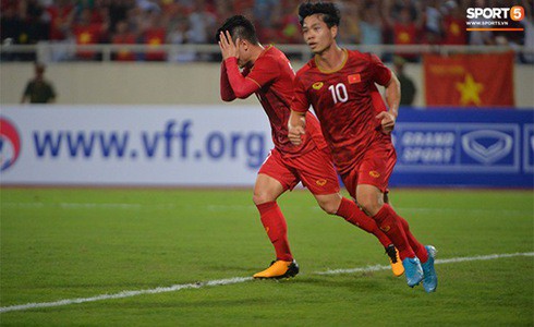 [Vòng loại World Cup 2022] Việt Nam 1-0 Malaysia (H2): Quang Hải lập siêu phẩm ngả người volley - Ảnh 10.