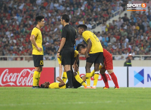 Không chỉ ghi bàn giúp Việt Nam thắng Malaysia, Quang Hải còn khiến đội bạn nể phục bởi hành động rất đẹp này - Ảnh 1.