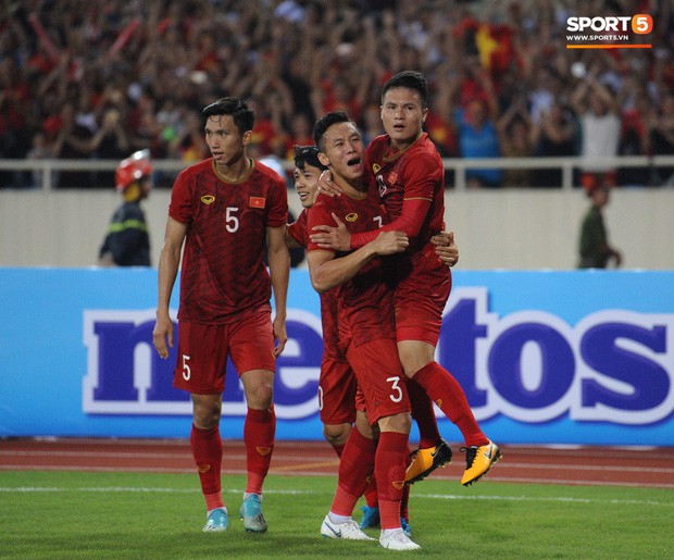 Không chỉ ghi bàn giúp Việt Nam thắng Malaysia, Quang Hải còn khiến đội bạn nể phục bởi hành động rất đẹp này - Ảnh 7.