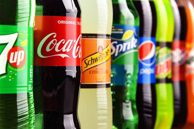 Singapore sẽ là quốc gia đầu tiên trên thế giới cấm quảng cáo đồ uống có đường - Ảnh 1.