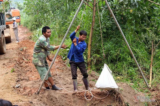 Mùi khủng khiếp ở đồi Mông, nơi xả thải xuống nhà máy nước sông Đà - Ảnh 5.