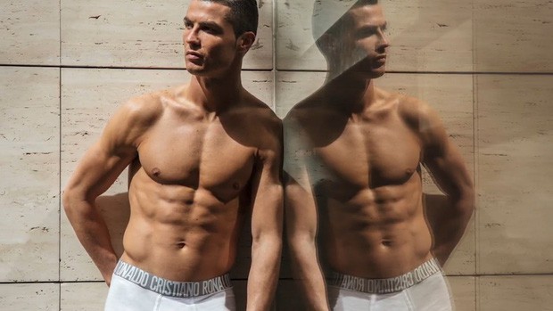 Ronaldo bất ngờ tiết lộ bí quyết lột xác từ cò hương sang body cực phẩm, kỷ luật là thế nhưng cũng không thể kìm lòng trước món này - Ảnh 3.