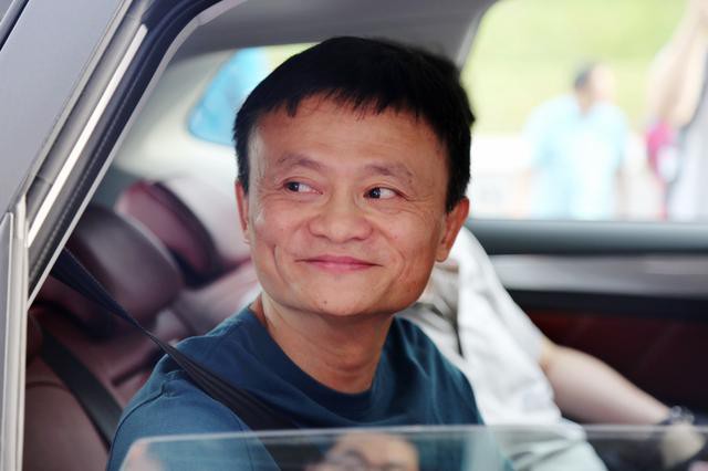 Jack Ma: Đằng sau người đàn ông thành đạt luôn có một người phụ nữ mạnh mẽ. Riêng tôi lại có rất nhiều - Ảnh 1.