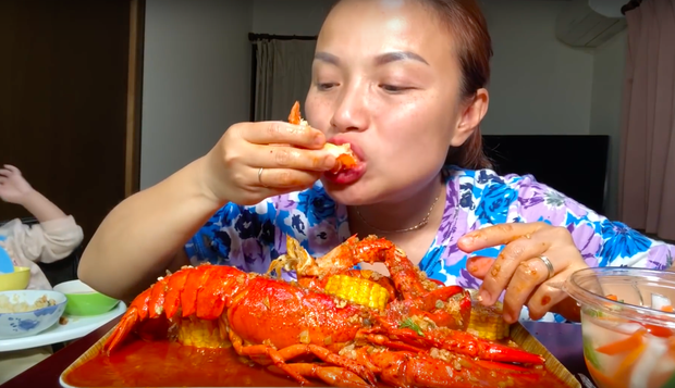 Hiện tượng MXH Quỳnh Trần JP đang sở hữu 4 video khủng nhất nhì giới Youtube ẩm thực Việt: toàn món đắt tiền, mukbang đúng kiểu “dạ dày không đáy” - Ảnh 13.
