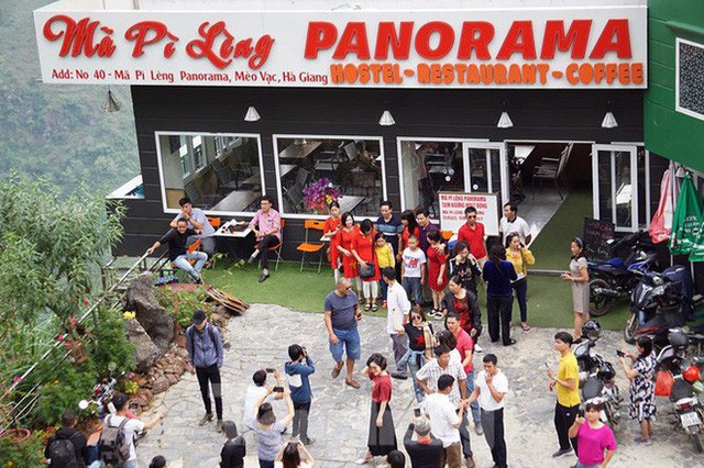 Hàng ngàn du khách check in ở Panorama Mã Pì Lèng giữa lúc đình chỉ hoạt động - Ảnh 3.