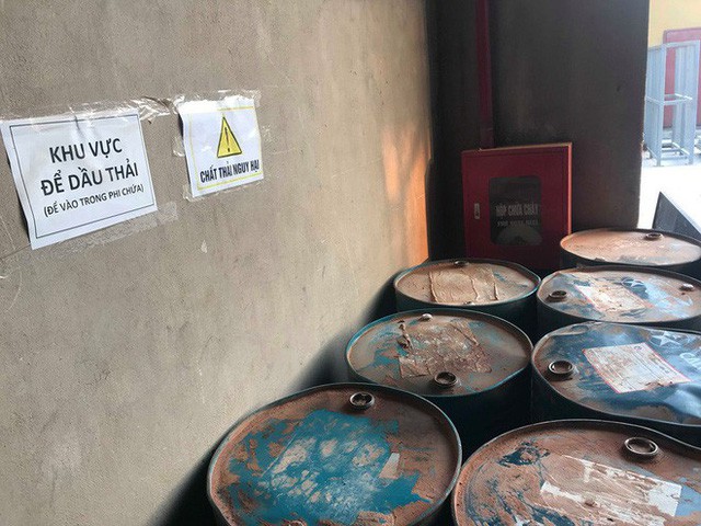  Cận cảnh nơi lưu giữ dầu thải bị tuồn ra đầu độc nước sông Đà của Công ty gốm sứ Thanh Hà  - Ảnh 6.