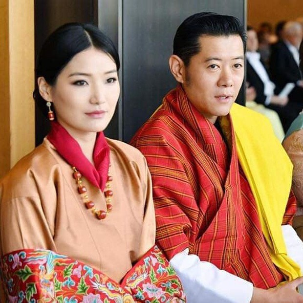 Cộng đồng mạng phát sốt với vẻ đẹp thoát tục không góc chết của Hoàng hậu Bhutan ở Nhật Bản khi tham dự lễ đăng quang - Ảnh 3.