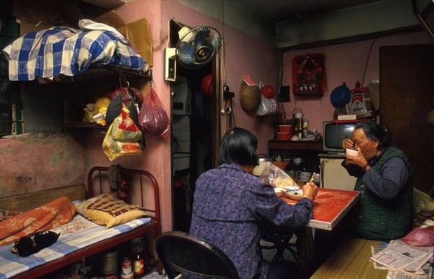 Cửu Long Thành Trại ở Hong Kong: Nơi đầy rẫy tội phạm, tệ nạn nhưng lại là mái ấm tình thương cho người già và trẻ em - Ảnh 14. Cửu Long Thành Trại ở Hong Kong: Nơi đầy rẫy tội phạm, tệ nạn nhưng lại là mái ấm tình thương cho người già và trẻ em - Ảnh 14.