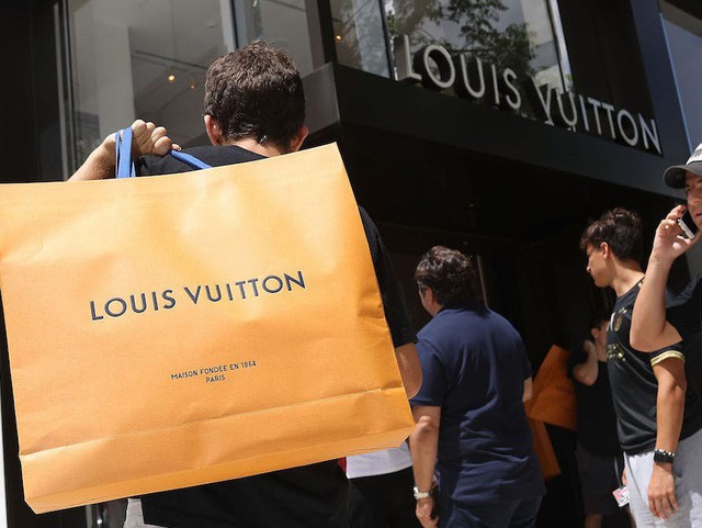 Louis Vuitton, Chanel dẫn đầu top thương hiệu xa xỉ giá trị nhất thế giới - Ảnh 1.