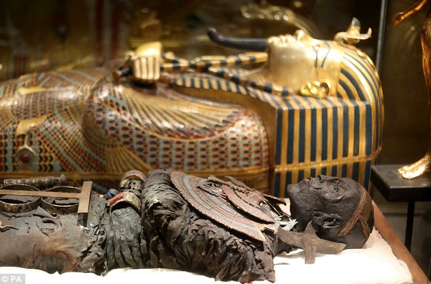 Những cái chết bí ẩn sau khi mở lăng mộ Pharaoh Tutankhamun - Ảnh 5.